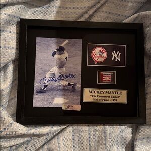 Yankees Memorabilia Mickey mantle autograph photo with Black Frame